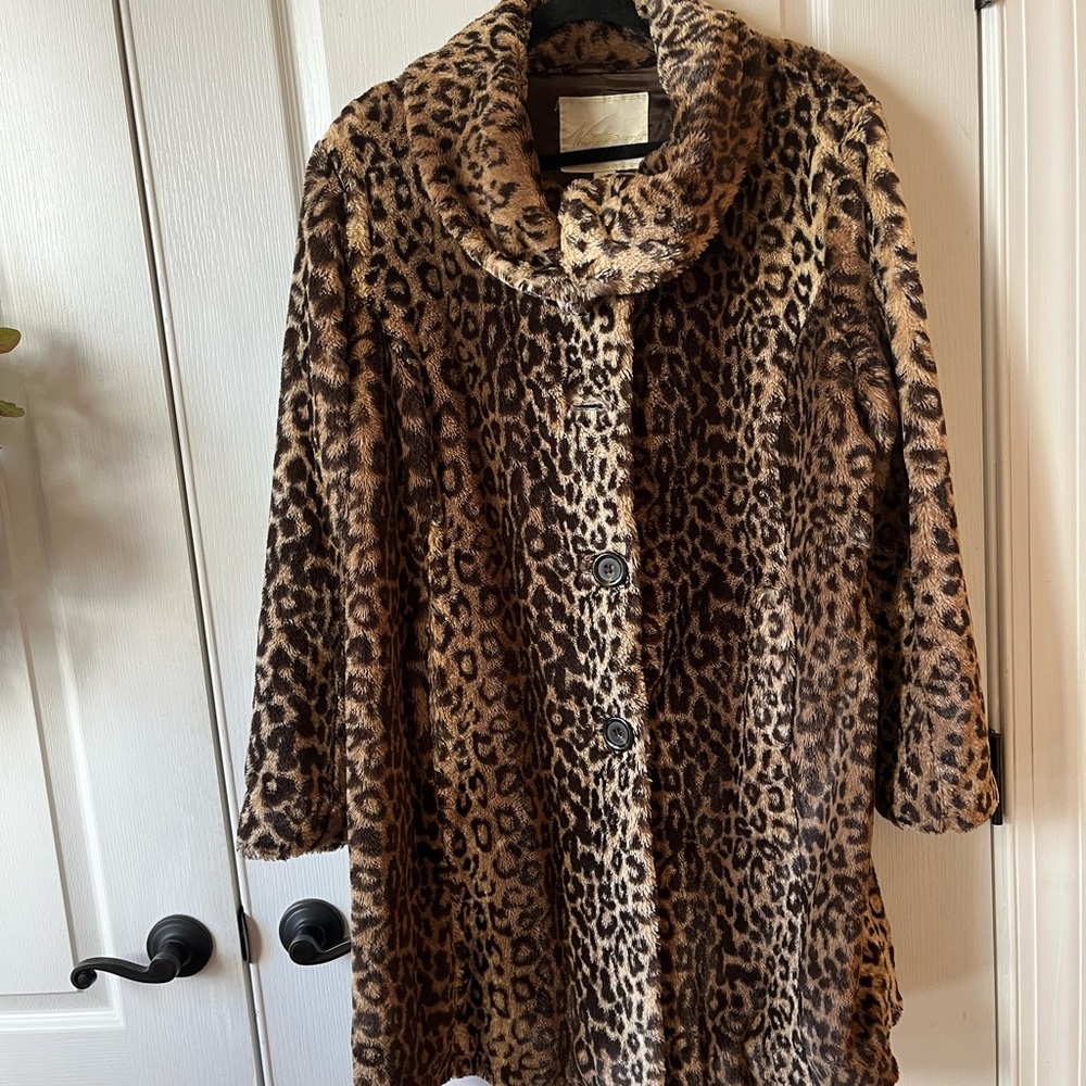 Chic Leopard Print Coat